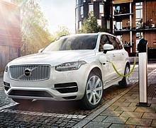 Volvo XC90 T8 Twin Engine: Bei 16 Ampere ist die Batterie in 2,5 Stunden wieder voll und reicht dann für mehr als 40 Kilometer rein elektrisches Fahren.  Foto:Auto-Medienportal.Net/Volvo